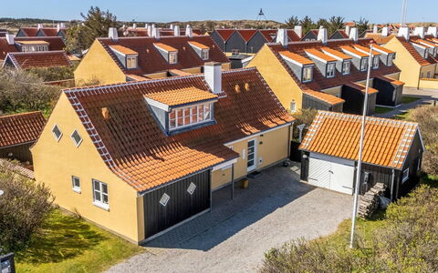 Hialmar - 400M from the Sea: Arkitektur, Tag, Hjem, Kompositmateriale, Dagslys, Sidespor, Indkørsel