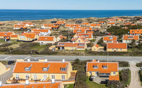 Hialmar - 400M from the Sea: Arkitektur, Tag, Hjem, Kompositmateriale, Dagslys, Sidespor, Indkørsel