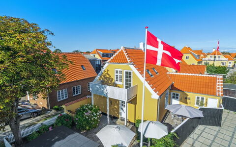 Ortrud - 200M from the Sea: Sommerhus, Hjem, Hus, Tag, Veranda, Estate, Sidespor, Garden Bygninger, Stuehus, Gård