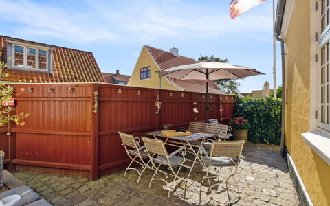 Ortrud - 200M from the Sea: Sommerhus, Hjem, Hus, Tag, Veranda, Estate, Sidespor, Garden Bygninger, Stuehus, Gård