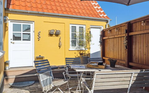 Ortrud - 200M from the Sea: Sommerhus, Hjem, Hus, Tag, Veranda, Estate, Sidespor, Garden Bygninger, Stuehus, Gård