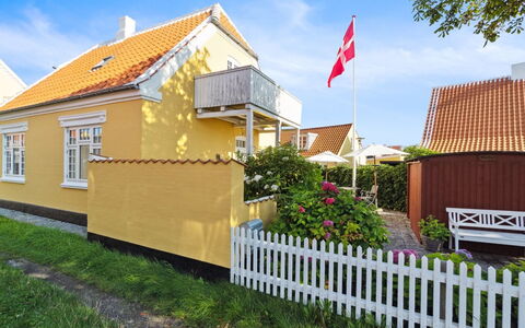 Ortrud - 200M from the Sea: Sommerhus, Hjem, Hus, Tag, Veranda, Estate, Sidespor, Garden Bygninger, Stuehus, Gård
