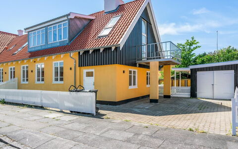 Elnara - 900M from the Sea: Boligområde, Tag, Forstad, Indkørsel, Estate, Skorsten