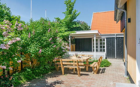 Elnara - 900M from the Sea: Boligområde, Tag, Forstad, Indkørsel, Estate, Skorsten