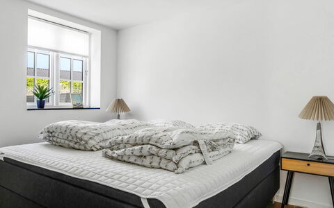 Viivi - 900M from the Sea: Soveværelse, Etage, Seng, Gulvbelægning, Sengetøj, Indretning, Bed Frame, Sengetøj, Sengetøj