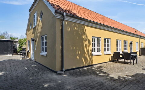 Viivi - 900M from the Sea: Hjem, Sommerhus, Sidespor, Hårdttræ, Skygge, Planke, Design, Estate, Veranda, Dæk