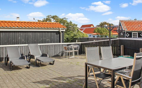 Borka - 150M from the Sea: Træ, Møbel, Udendørs Møbler, Hjem, Udendørs Bord, Skygge, Stol, Dæk, Bejdse, Veranda