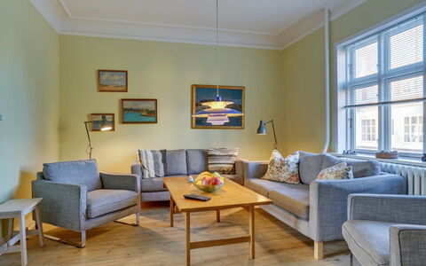 Reko - 500M from the Sea: Møbel, Indretning, Gulvbelægning, Etage, Couch, Træ, Stue, Lejlighed, Værelse, Loft
