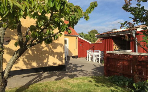 Reko - 500M from the Sea: Hjem, Sommerhus, Have, Backyard, Gård, Skygge, Lawn, Bejdse, Landscaping, Udendørs Møbler
