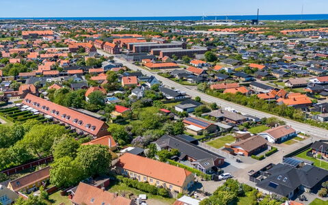 Murtuz - 900M from the Sea: Daytime, Boligområde, Byområde, Fugleperspektiv, City, Landskab, Kvarter, Forstad, Horisont, Stad