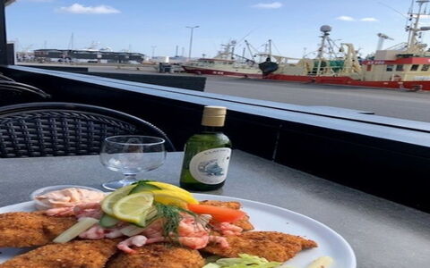 Murtuz - 900M from the Sea: Mad, Bordservice, Ingrediens, Vandfartøjer, Tallerkner, Plade, Serveware, Båd