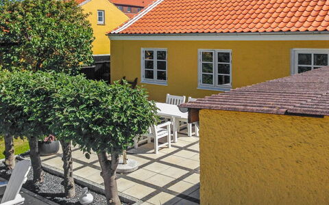 Fulla - 1.1Km from the Sea: Hjem, Sommerhus, Have, Skygge, Gård, Backyard, Landscaping, Udendørs Møbler, Stueplante, Eco Hotel