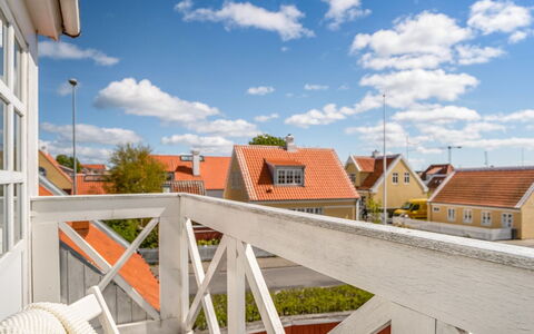 Annbritt - 500M from the Sea: Gulvbelægning, Etage, Loft, Indretning, Countertop, Køkken, Cabinetry, Værelse, Større Bandage, Lysarmatur