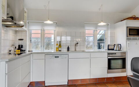 Jantje - 500M from the Sea: Køkken, Gulvbelægning, Køkken Apparat, Countertop, Indretning, Større Bandage, Cabinetry, Etage, Loft, Husholdningsapparat