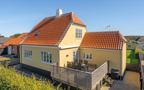 Kätlin - 1.1Km from the Sea: Hjem, Sommerhus, Sidespor, Hårdttræ, Skygge, Planke, Design, Estate, Veranda, Dæk
