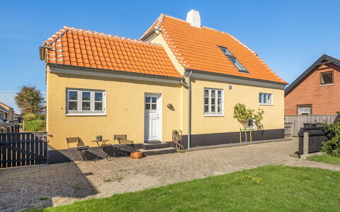 Kätlin - 1.1Km from the Sea: Græs, Hus, Tag, Hjem, Sommerhus, Busk, Land Lot, Landdistrikt, Stuehus, Bunddække