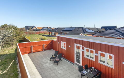 Arlene - 800M from the Sea: Tag, Arkitektur, Hjem, Estate, Skygge, Bejdse, Hårdttræ, Indkørsel, Dagslys, Planke