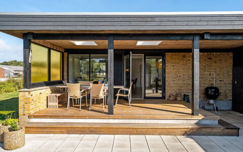Villum - 700M from the Sea: Arkitektur, Tag, Hjem, Kompositmateriale, Dagslys, Sidespor, Indkørsel