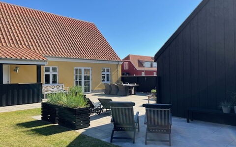 Gine - 1.5Km from the Sea: Tag, Hus, Hjem, Sommerhus, Dør, Sidespor, Dæk, Veranda, Planke, Hårdttræ