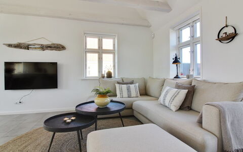 Gine - 1.5Km from the Sea: Tag, Hus, Hjem, Sommerhus, Dør, Sidespor, Dæk, Veranda, Planke, Hårdttræ