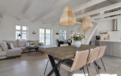 Gine - 1.5Km from the Sea: Tag, Hus, Hjem, Sommerhus, Dør, Sidespor, Dæk, Veranda, Planke, Hårdttræ