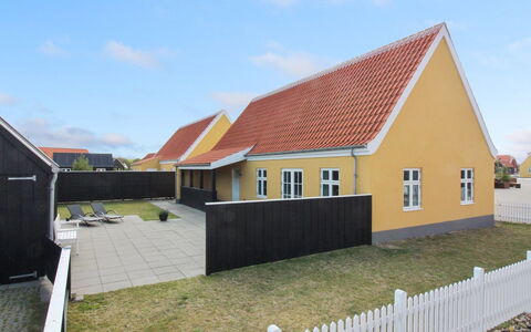 Gine - 1.5Km from the Sea: Tag, Hus, Hjem, Sommerhus, Dør, Sidespor, Dæk, Veranda, Planke, Hårdttræ