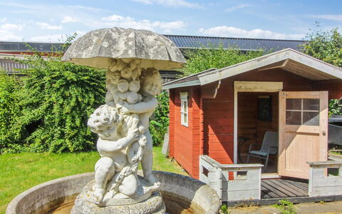 Canan - 1.6Km from the Sea: Busk, Have, Sommerhus, Skur, Garden Bygninger, Gård, Landscaping, Lawn, Backyard, Blomsterkrukke