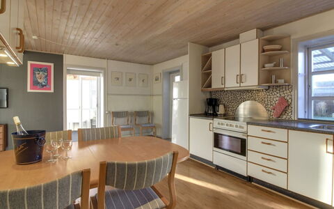 Anais - 1.6Km from the Sea: Hjem, Boligområde, Hus, Sommerhus, Tag, Land Lot, Sidespor, Have, Estate, Lawn