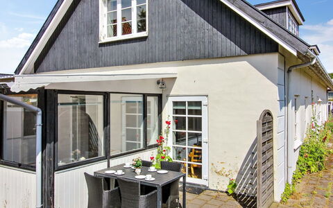 Anais - 1.6Km from the Sea: Tag, Hjem, Hus, Dør, Sommerhus, Veranda, Sidespor, Dæk, Stol, Gård