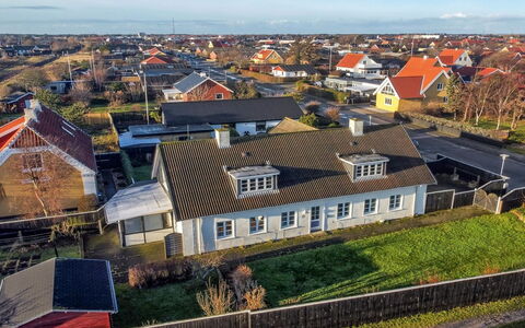 Gæsling - 1.6Km from the Sea: Hjem, Boligområde, Hus, Sommerhus, Tag, Land Lot, Sidespor, Have, Estate, Lawn