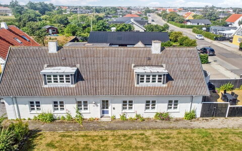 Gæsling - 1.6Km from the Sea: Hjem, Boligområde, Hus, Sommerhus, Tag, Land Lot, Sidespor, Have, Estate, Lawn