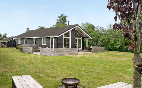 Annesophie - 300M to the Fjord: Hus, Tag, Hjem, Sommerhus, Sidespor, Veranda, Stuehus, Estate, Lawn, Garden Bygninger