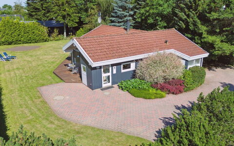 Rixa - 525M from the Sea: Græs, Hus, Tag, Hjem, Sommerhus, Busk, Land Lot, Landdistrikt, Stuehus, Bunddække