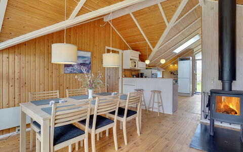 Norna - 300M from the Sea: Hus, Hjem, Boligområde, Tag, Sommerhus, Land Lot, Estate, Gård, Have, Sidespor