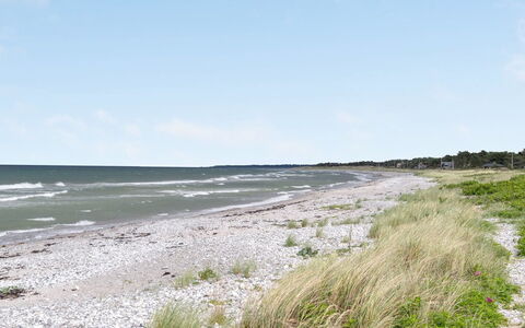 Doritte - 125M from the Sea: Hus, Hjem, Dør, Tag, Sommerhus, Estate, Have, Skygge, Sidespor, Gård