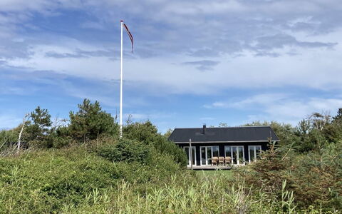 Malte - 75M from the Sea: Græs, Busk, Hus, Have, Hjem, Sommerhus, Land Lot, Lawn, Bunddække