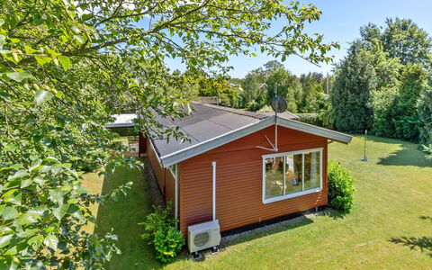 Hege - 450M from the Sea: Boligområde, Tag, Forstad, Indkørsel, Estate, Skorsten