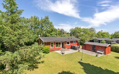 Hege - 450M from the Sea: Boligområde, Tag, Forstad, Indkørsel, Estate, Skorsten
