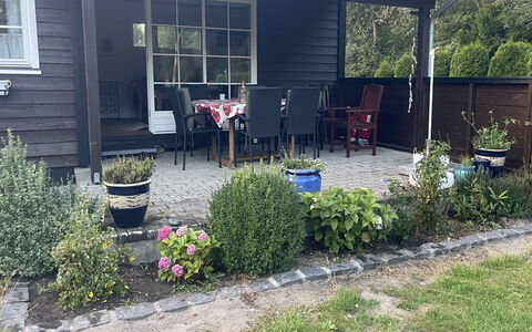 Undis - 660M from the Sea: Busk, Hus, Have, Hjem, Blomsterkrukke, Sommerhus, Backyard, Dør, Gård