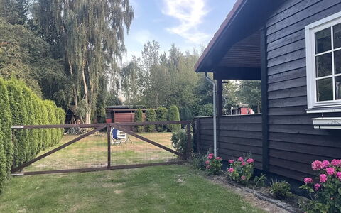 Undis - 660M from the Sea: Hegn, Sommerhus, Have, Lawn, Backyard, Gård, Home Fencing, Landscaping, Indkørsel, Sidespor