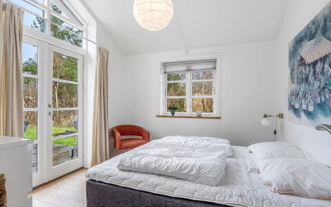 Amon - 670M from the Sea: Seng, Soveværelse, Indretning, Sengetøj, Sengetøj, Loft, Sengetøj, Møbel, Etage, Bed Frame
