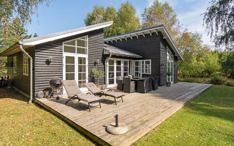 Amon - 670M from the Sea: Sommerhus, Hjem, Sidespor, Estate, Stuehus, Veranda, Gård, Lawn, Backyard, Garden Bygninger