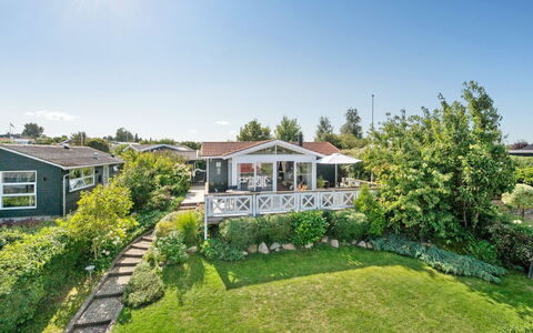 Elfrede - 600M from the Sea: Hus, Busk, Hjem, Tag, Sommerhus, Have, Estate, Landscaping, Gård
