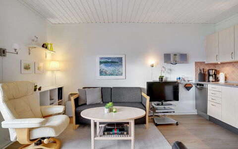 Elevus - 10M from the Sea: Plantesamfund, Sollys, Urteagtig Plante, Have, Plantation, Landbrug, Farm