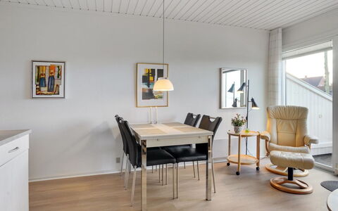 Elevus - 10M from the Sea: Plantesamfund, Sollys, Urteagtig Plante, Have, Plantation, Landbrug, Farm