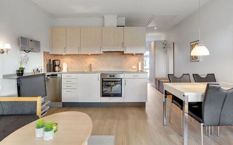 Elevus - 10M from the Sea: Plantesamfund, Sollys, Urteagtig Plante, Have, Plantation, Landbrug, Farm
