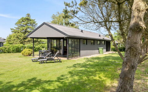 Veljan - 400M from the Sea: Tag, Hus, Land Lot, Hjem, Sommerhus, Estate, Garden Bygninger, Skygge, Bjælkehytte, Landscaping