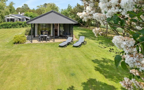Veljan - 400M from the Sea: Tag, Hus, Land Lot, Hjem, Sommerhus, Estate, Garden Bygninger, Skygge, Bjælkehytte, Landscaping