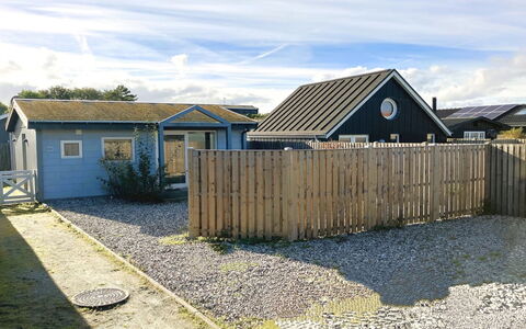 Alvina - 25M from the Sea: Blå, Busk, Sommerhus, Bunddække, Have, Estate, Skygge, Landscaping, Stuehus, Eco Hotel