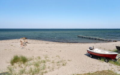 Diertje - 10M from the Sea
